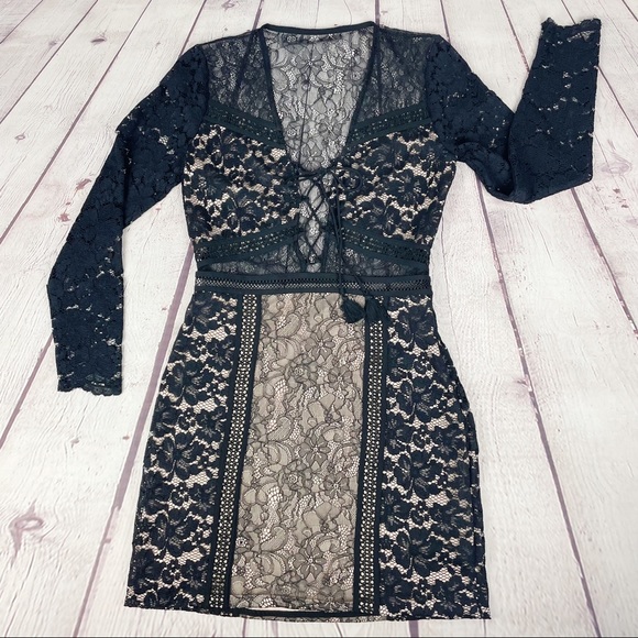 Express Black Floral Lace Nude Plunging Neckline Mini Dress  Size 6 - Picture 12 of 13
